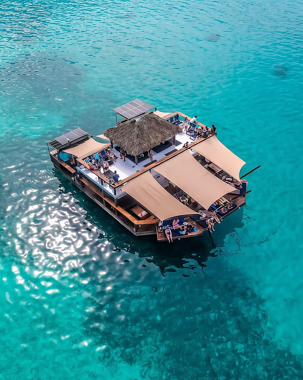 Фиджи: однодневная поездка в плавучий бар и пиццерию Cloud 9