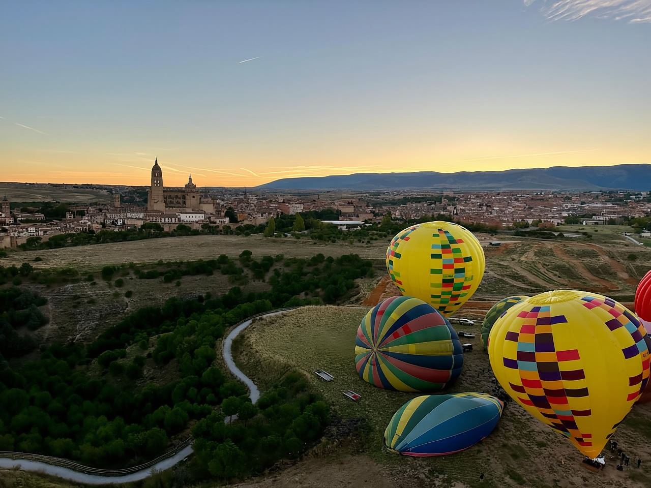 Segovia: Hot-air balloon ride with cava toast