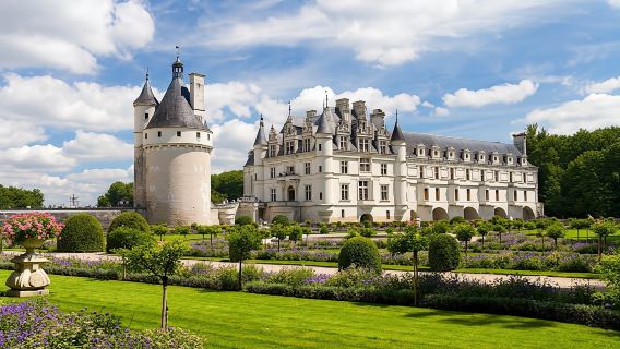 Day trip to Chambord, Chenonceau and Amboise from Paris with wine tasting