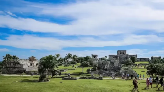 Passeio de um dia às Ruínas de Tulum e Praia del Carmen no México (grupo em inglês, partindo de Cancún)