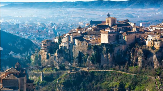 From Madrid: Casas Colgadas de Cuenca + Cuenca Cathedral + San Pablo Bridge