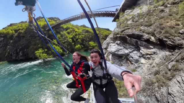 ประสบการณ์บันจี้ ชิงช้าสวรรค์ หรือสไลเดอร์ที่สะพานคาวารัวในควีนส์ทาวน์ ประเทศนิวซีแลนด์