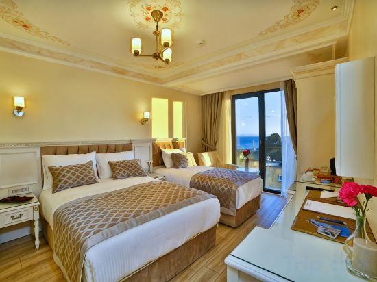 Yılsam Sultanahmet Hotel Room Type - Deluxe Triple Room with Sea View Yılsam Sultanahmet Hotel Room Type - Deluxe Triple Room with Sea View