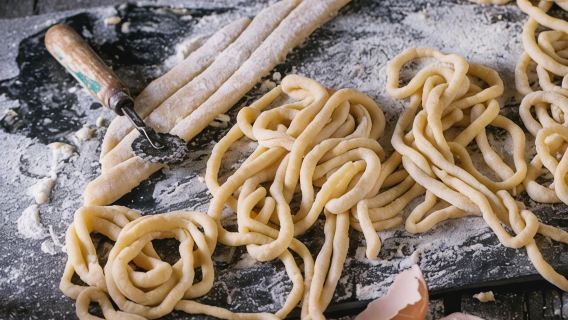 Cesarine: Small group Pasta and Tiramisu class in Catania