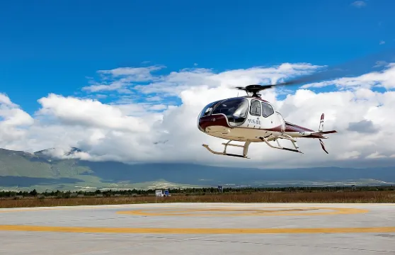 雲南麗江直升機空中遊覽基地/麗江直升機觀光飛行【飛躍玉龍雪山/麗江古城/長江第一灣/虎跳峽/拉市海】