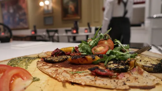Tour a pie en grupo reducido por Ámsterdam con degustación de tortitas holandesas típicas.