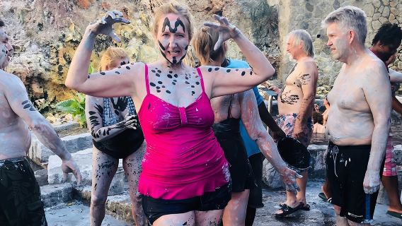 Excursión privada en barco a Santa Lucía, baño de barro, cascada y tiempo en la playa