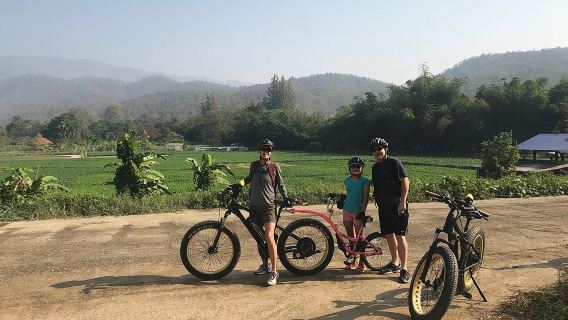 Excursión de medio día en bicicleta eléctrica por Nam Phrae (zona montañosa, carreteras totalmente asfaltadas, con guía)