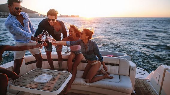 Cabo: Tur Kapal Pesiar Pribadi Menikmati Matahari Terbenam dengan Makan Malam, Minuman & Pemandangan The Arch