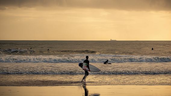 Private surf lesson in Carcavelos beach