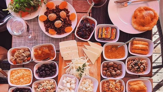¡Desayuno turco inolvidable y tour panorámico por Éfeso, sin cargos adicionales!