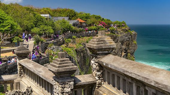 Maravillas en los acantilados de Bali: Templos, parapente y atardeceres junto al mar