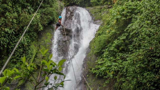 ซิปไลน์ข้ามน้ำตกและแคนยอนนิง