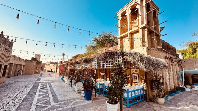 ทัวร์นำเที่ยวดูไบเก่าแท้ๆ ตลาดโบราณ ชิมอาหารท้องถิ่น และล่องเรือแบบชาวบ้าน