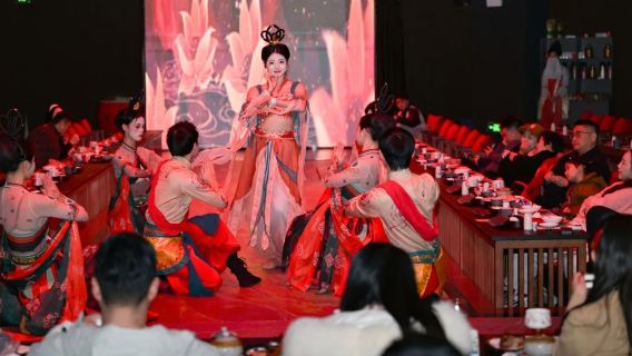 貴陽綾羅宴文化主題餐秀【貴陽必打卡宮宴餐廳+精美伴餐演出+美食盛宴+古代服飾體驗+古代王公貴族體驗】#