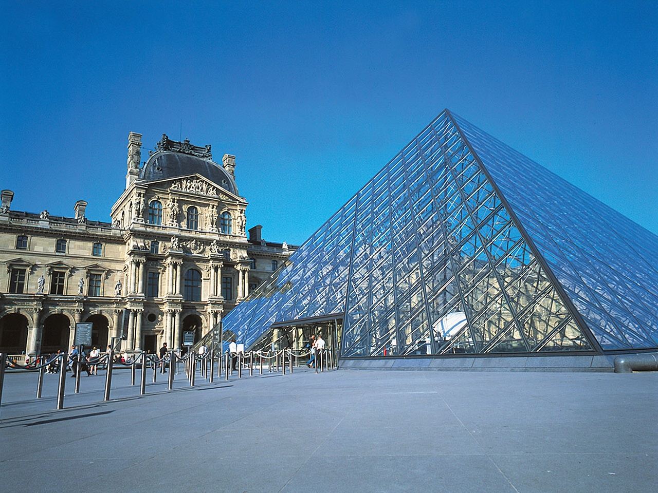 Louvre Museum Guided Tour with Reserved Access Tickets