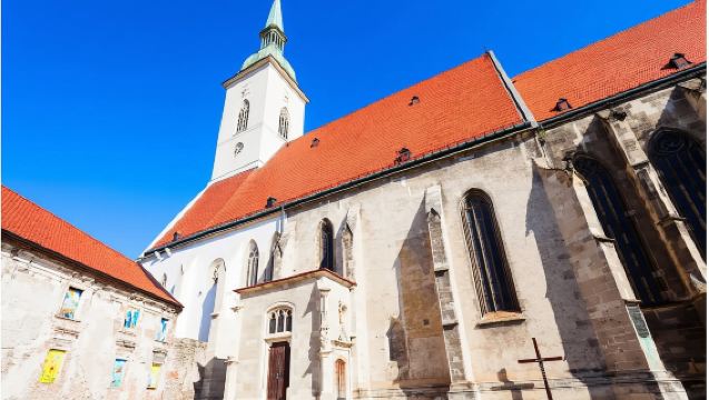 維也納出發：布達迪斯拉發城堡＋聖馬丁主教座堂＋新錫德爾湖