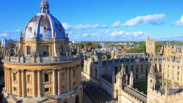 Windsor Castle, Stonehenge and Oxford Day Guided Tour from London