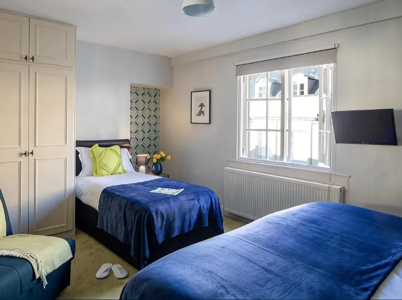 Dream Stays Bath - Trim Street Townhouse with Hot Tub
