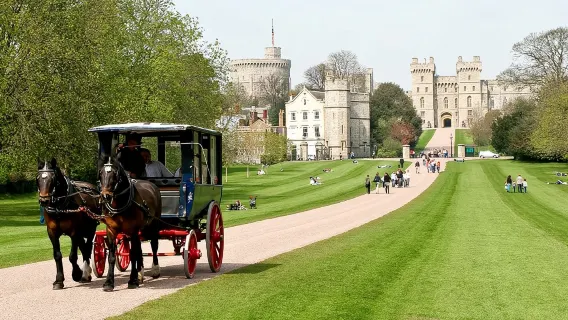 Tour guidato di un giorno intero a Stonehenge, Castello di Windsor e Bath