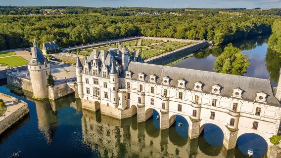 Loire Valley Castles Day Trip from Paris with Complementary Wine