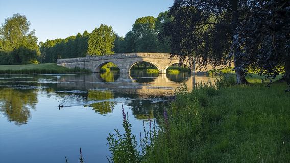ロンドン・オックスフォード大学とチャーチルハウス日帰りツアー【チャーター車ルートI、中国語・英語ドライバー・ガイド付き】