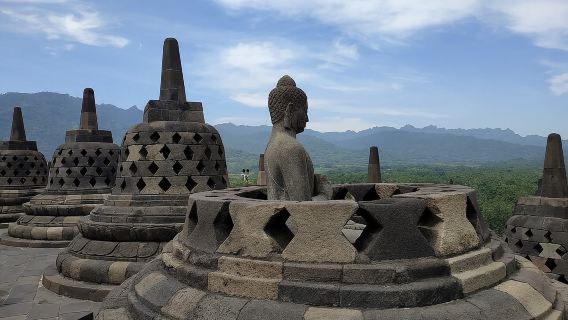 Yogyakarta: Jeep-Tour Borobudur-Merapi und Tagesausflug zum Pramban-Tempel