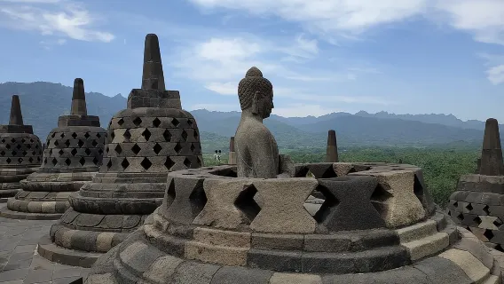 Yogyakarta: tour in jeep Borobudur-Merapi e gita di un giorno al tempio di Pramban 
