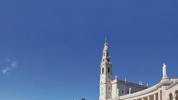 Guided tour of Óbidos, Nazaré, Batalha, Fátima from Lisbon