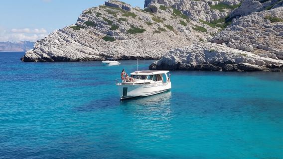 Full Day Calanques National Park Boat Tour from Vieux Port Mairie