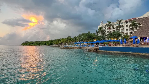 Money Bar Day Pass with Snorkel & Mexican Lunch