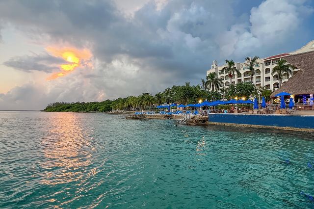 Dagpas voor de Money Bar inclusief snorkelen en Mexicaanse lunch