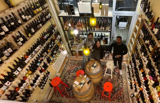 在索菲亞市中心品酒