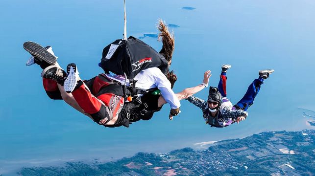 泰國旅行 芭堤雅高空跳傘體驗【酒店接送+一對一教練+中文指導+影片照片+第三方拍攝】