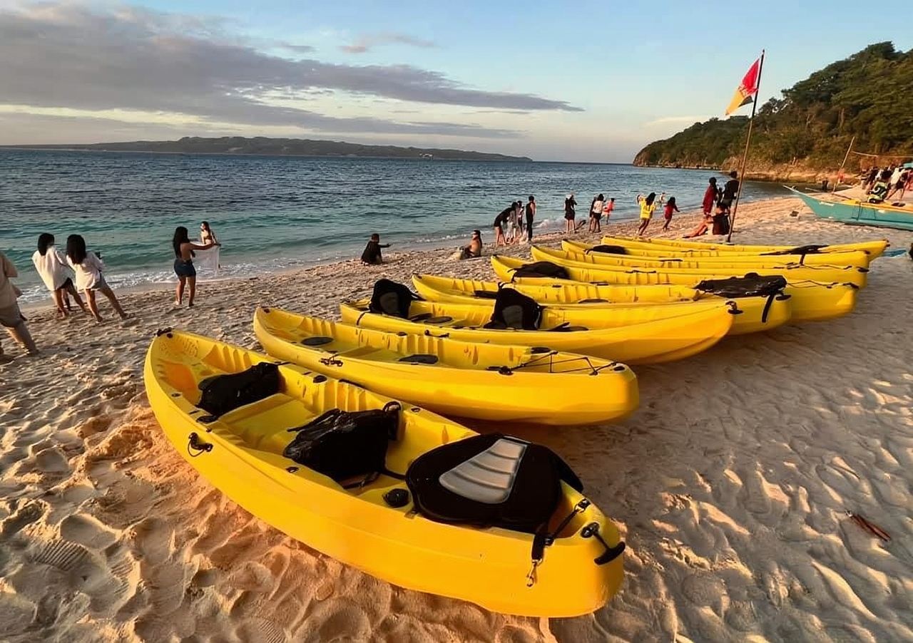 2-hour kayaking at Boracay [Boracay Puka Shell Cave kayaking]