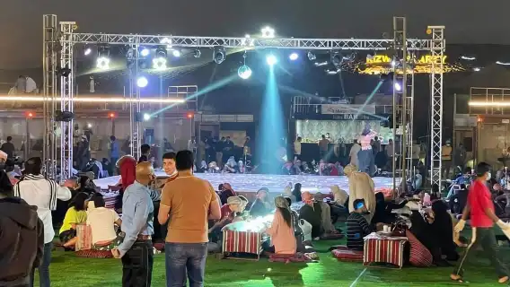 杜拜；豪華紅沙沙漠探險、騎駱駝、滑沙與 BBQ 自助晚餐