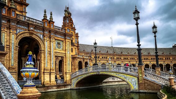 Sevilla Esencial con Tapas: Santa Cruz, Plaza de España y Sabores Locales