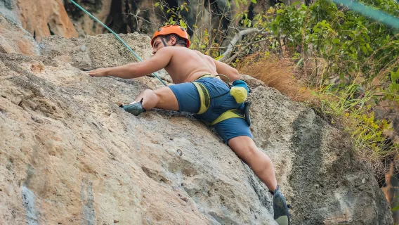 Krabi: Full-Day Rock Climbing Course at Railay Beach
