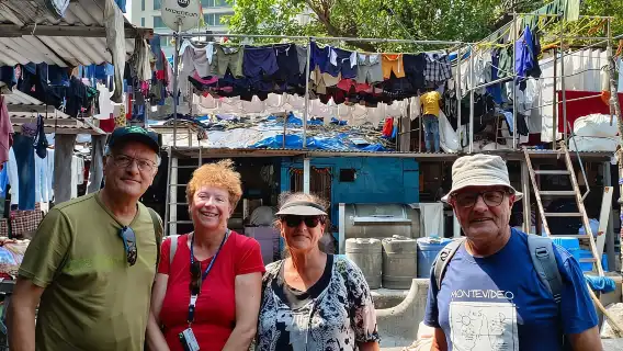 Mumbai: Dhobi Ghat Laundry and Dharavi Slum Tour with Local
