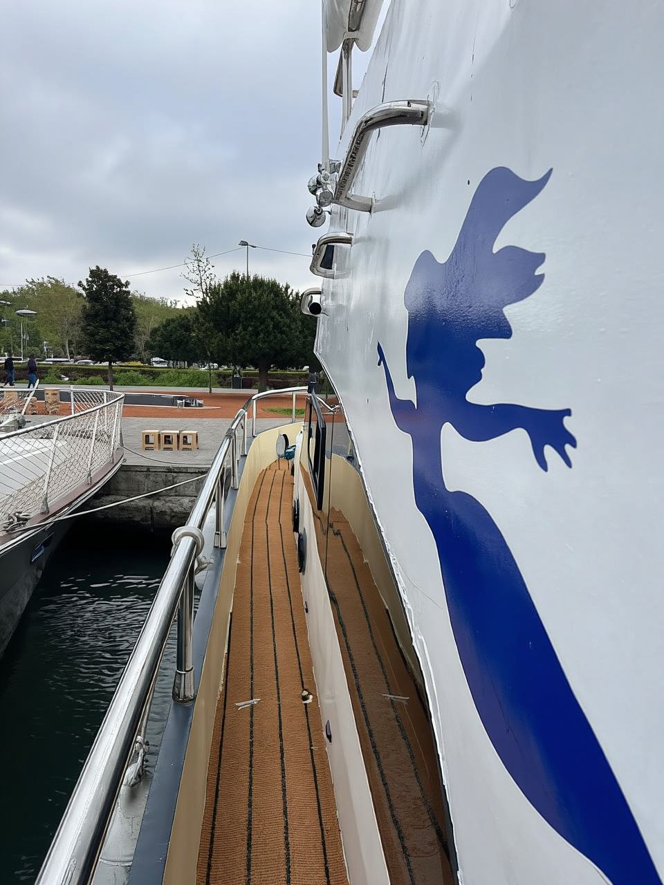 Istanbul: Bosphorus Yacht Cruise with Golden Horn View