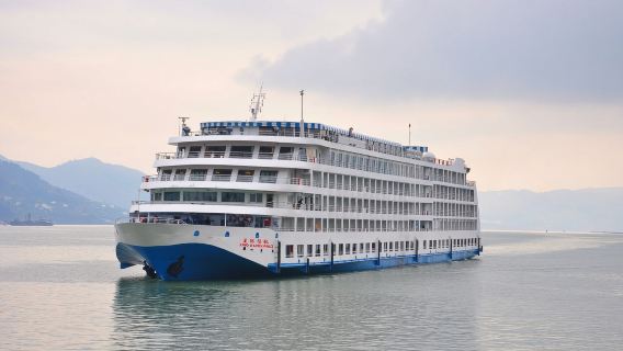 Chongqing Yangtze River Cruise (Chongqing-Yichang + Five-Star Cruise Through the Three Gorges + Guide Commentary)