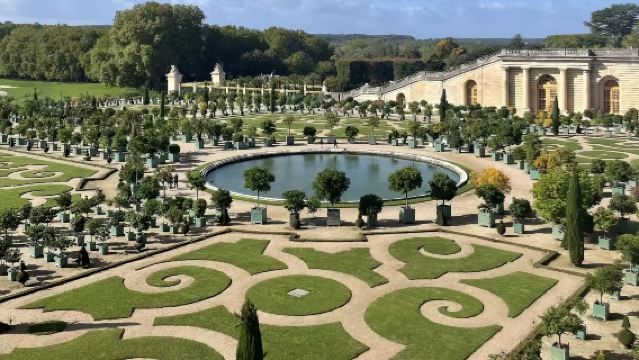 Lawatan sehari sewaan peribadi Paris: Istana Fontainebleau + Barbizon + Istana Versailles + taman