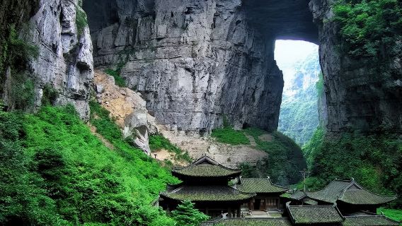 ทัวร์วันฉงชิ่งอู่หลง: สะพานหินธรรมชาติ รอยแยกลึกลงใต้ดิน และภูเขานางฟ้า