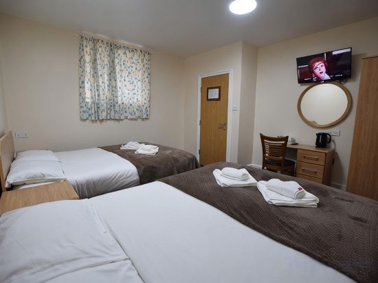 Woodlands Lodge Ilford London Room Type - Family Room with Shared Bathroom