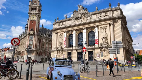 Unique Tour of Lille by Convertible 2CV - 1h00