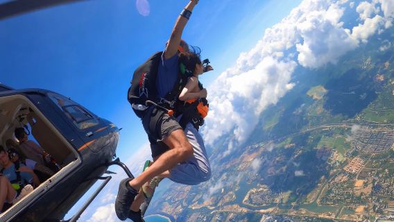 中國湖北荊州跳傘國內跳傘外教雙人3000公尺高空跳傘 【3000公尺高空自由落體+專業高清攝像+視訊剪輯】