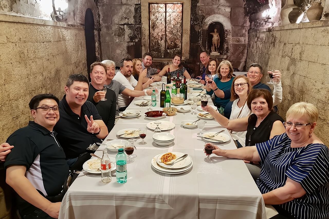 Tour tham quan Khu Do Thái và Campo Dè Fiori về đêm, ẩm thực, rượu vang và tham quan