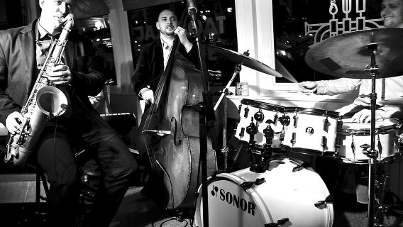 Jazz Boat: Popular LIVE JAZZ dinner cruise