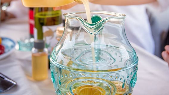 Sailing Experience with Sangria Workshop in Barcelona