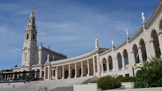 Fátima, Batalha, Nazaré and Óbidos tour